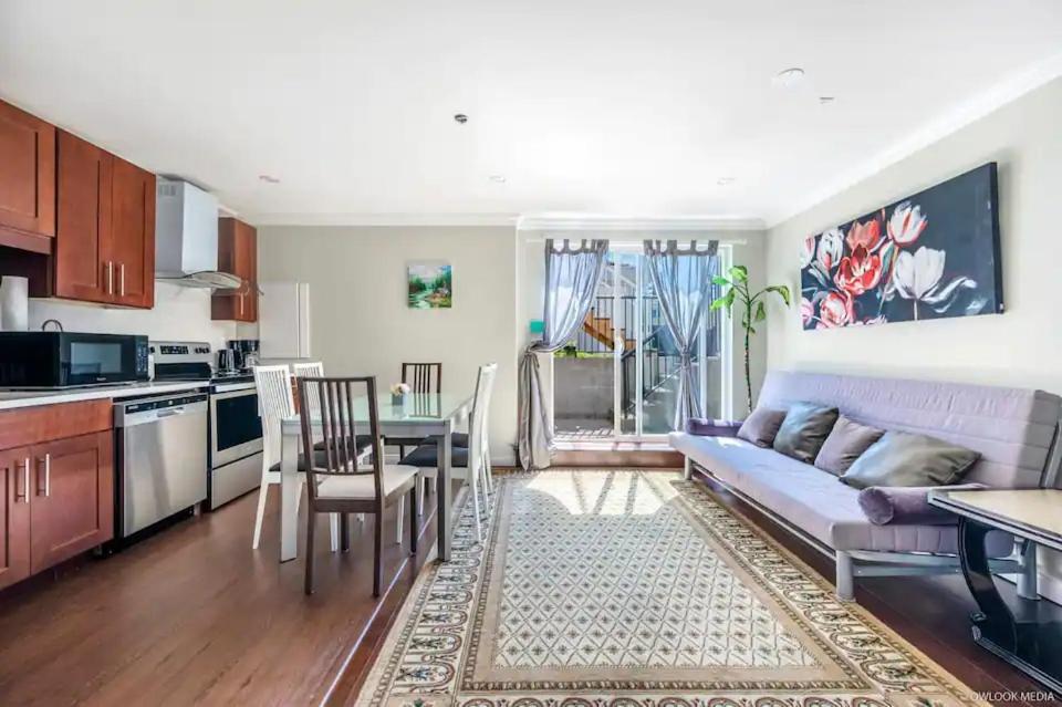 Coze Home In Vancouver Near Yvr ภายนอก รูปภาพ