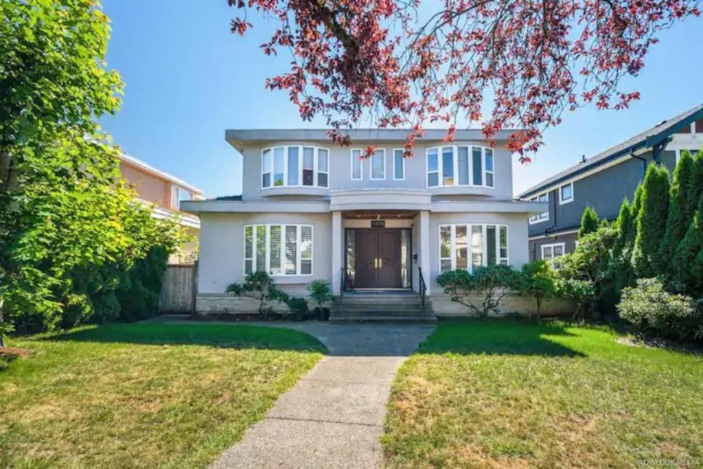 Coze Home In Vancouver Near Yvr ภายนอก รูปภาพ