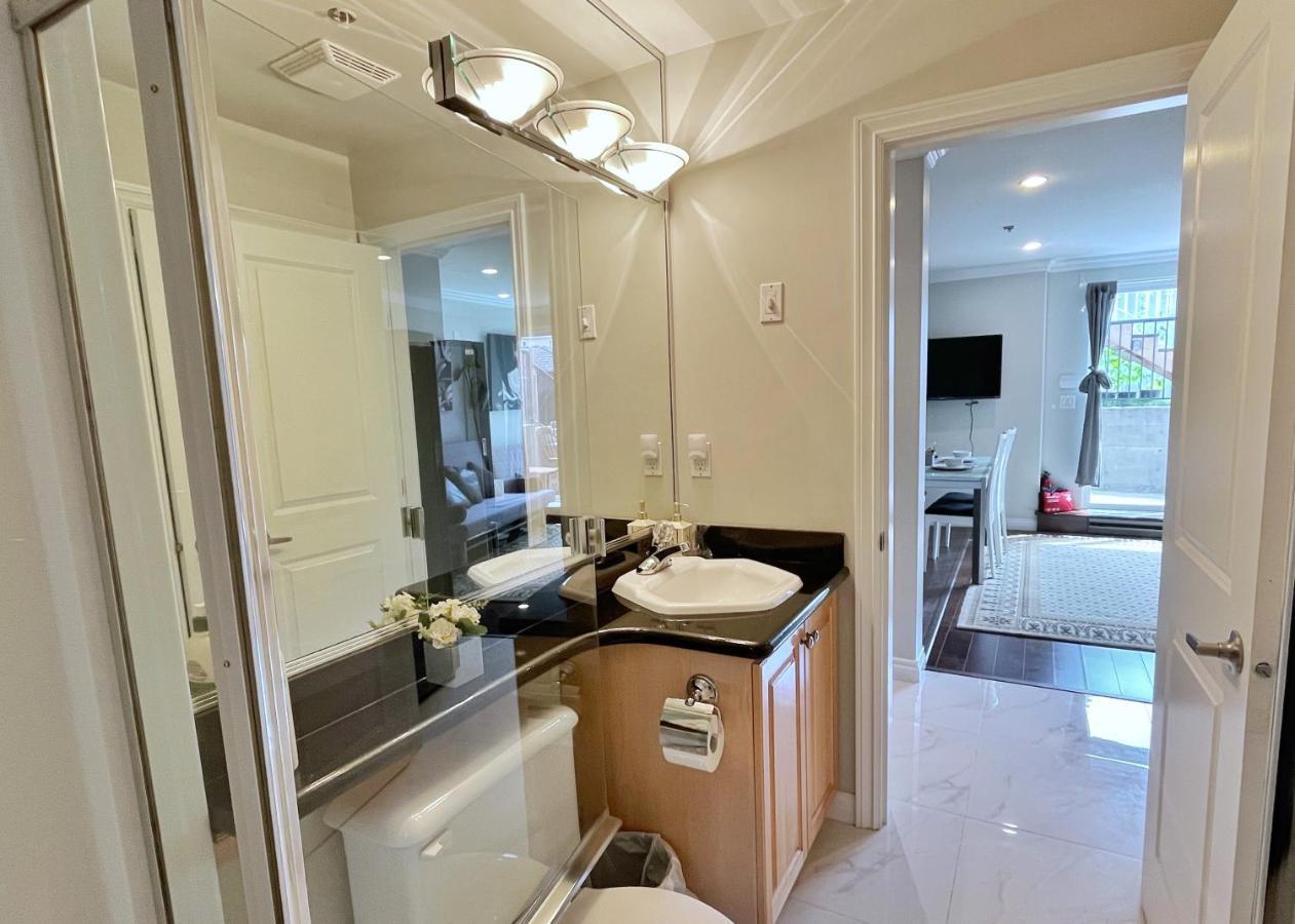 Coze Home In Vancouver Near Yvr ภายนอก รูปภาพ