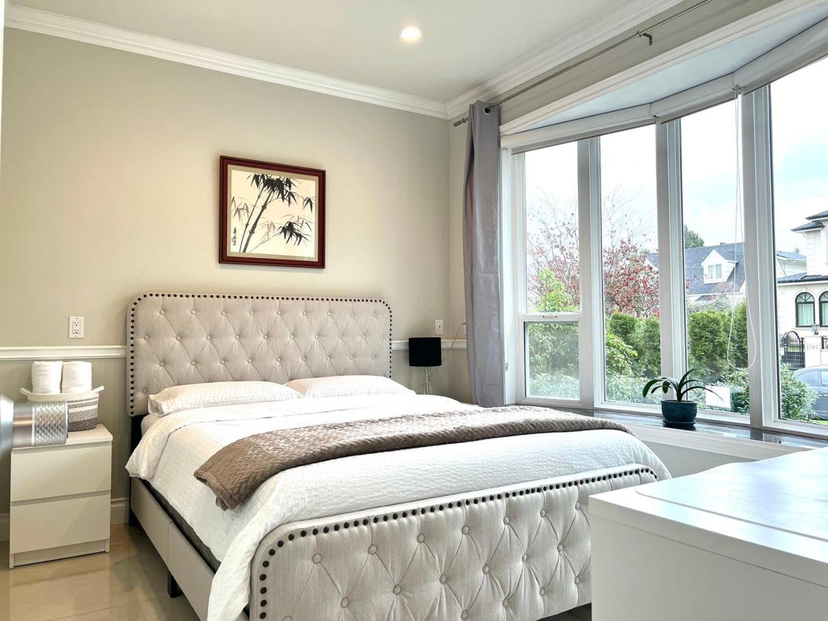 Coze Home In Vancouver Near Yvr ภายนอก รูปภาพ