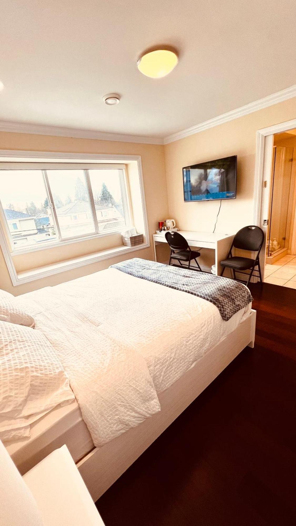 Coze Home In Vancouver Near Yvr ภายนอก รูปภาพ