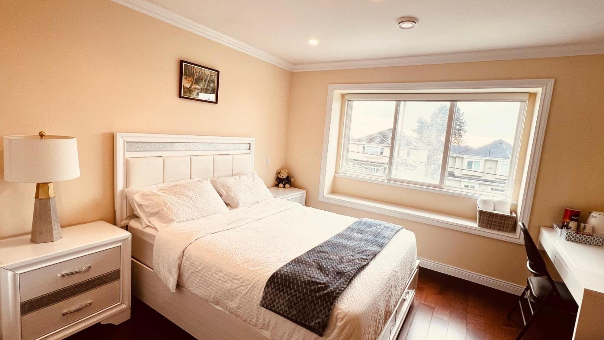 Coze Home In Vancouver Near Yvr ภายนอก รูปภาพ