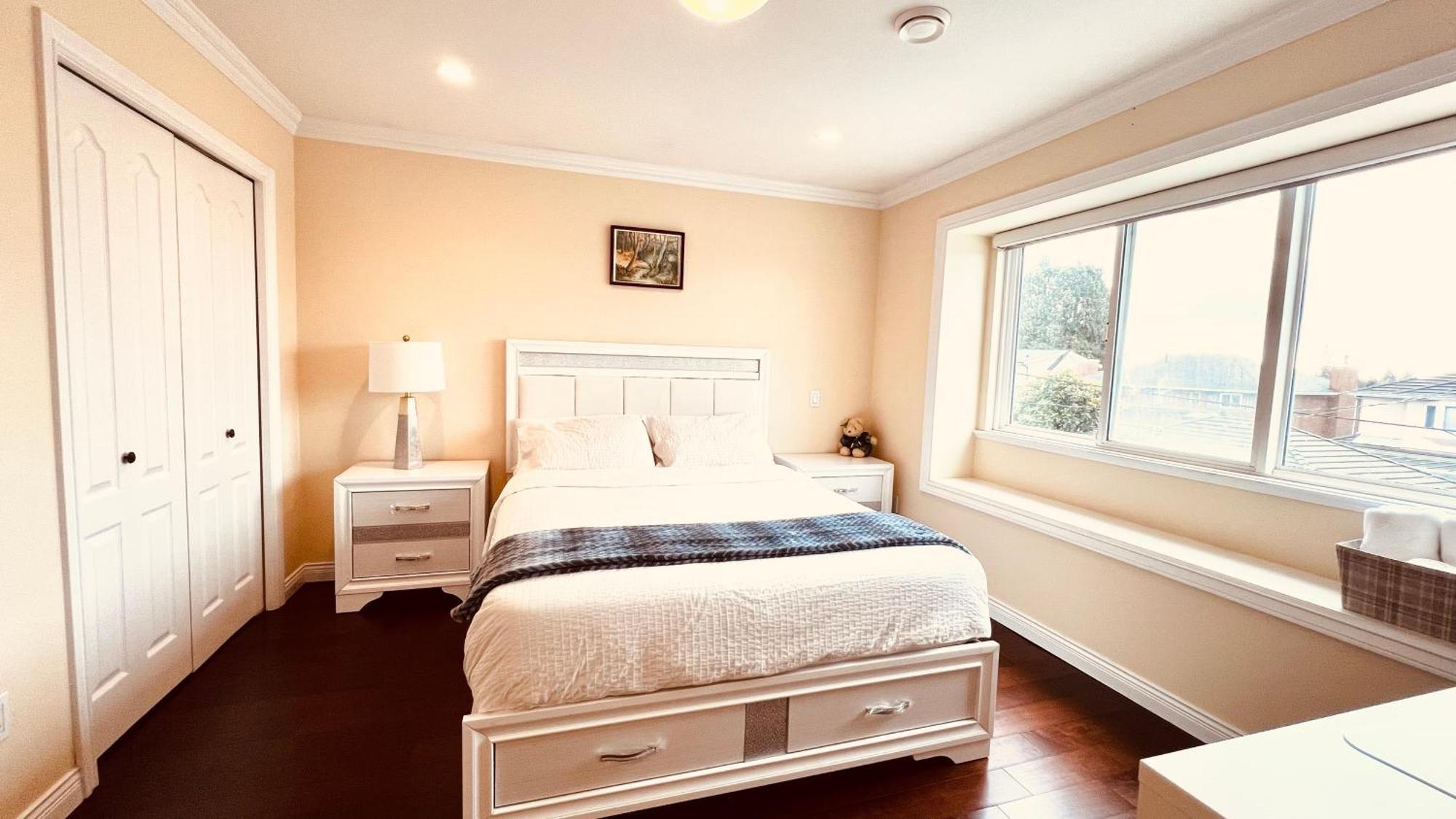 Coze Home In Vancouver Near Yvr ภายนอก รูปภาพ